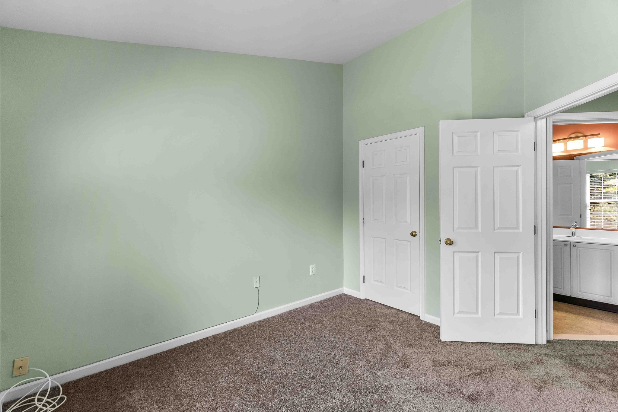 21. Upper bedroom.jpg