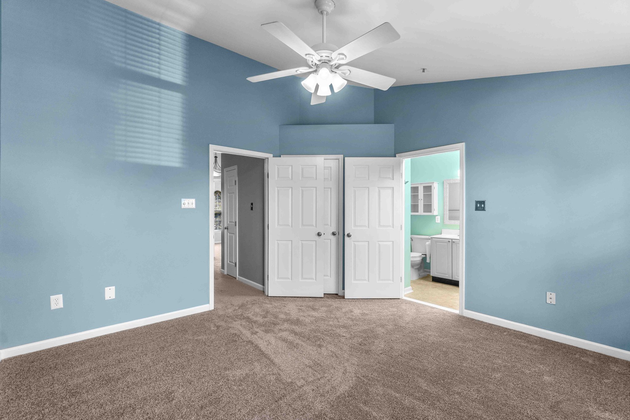 26. Upper bedroom.jpg