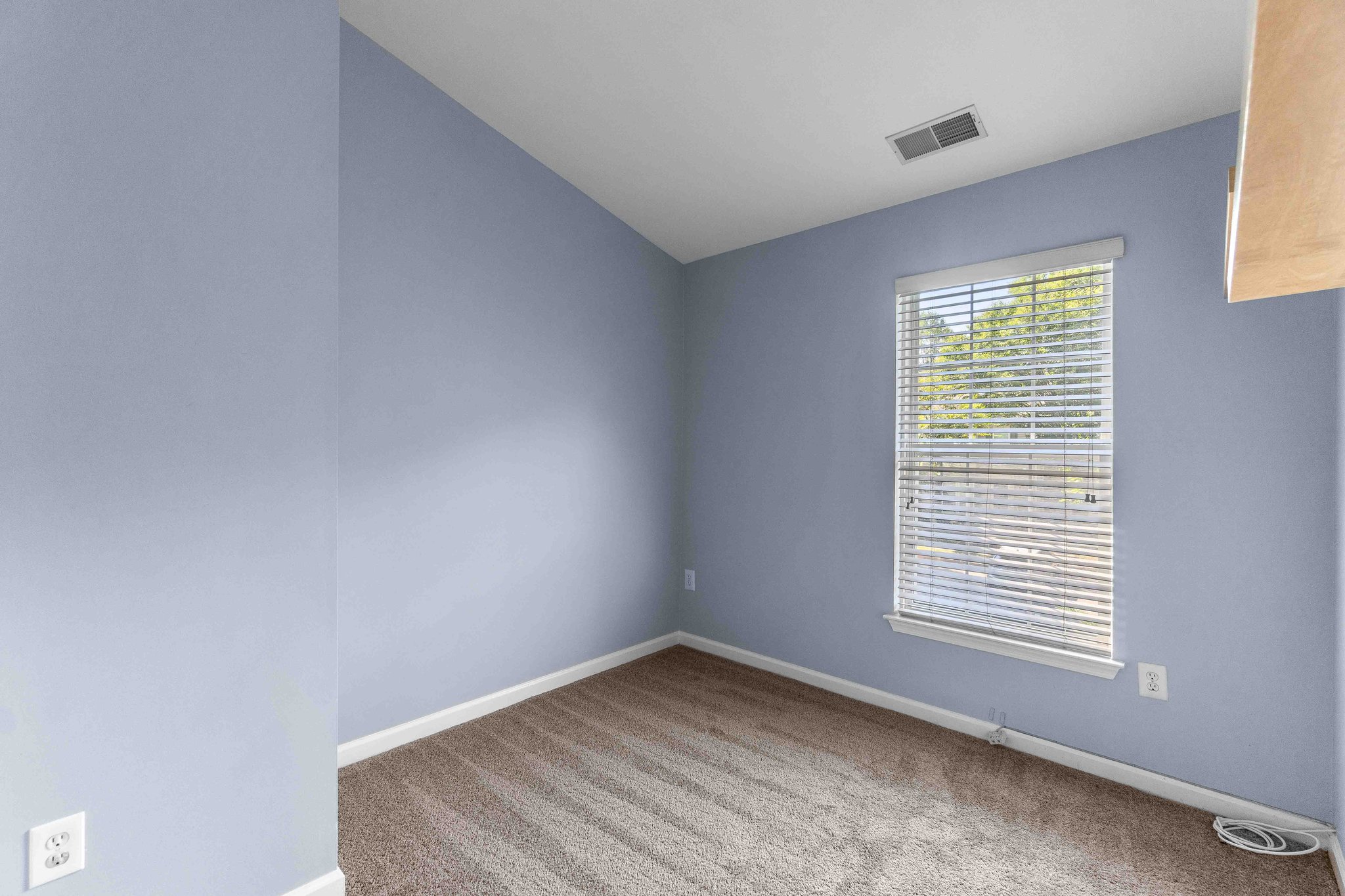 17. Upper bedroom.jpg