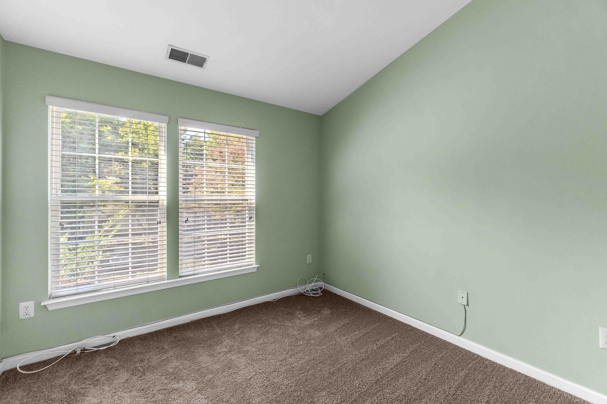 20. Upper bedroom.jpg