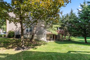 38. Back exterior.jpg