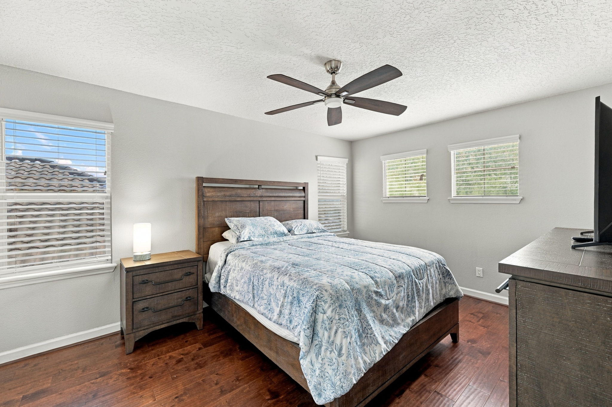 Upper Level Guest Bedroom4a