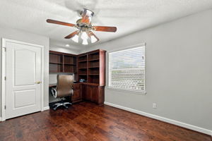 Upper Level Bedroom5