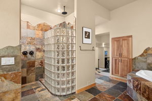 Primary Bathroom (4)