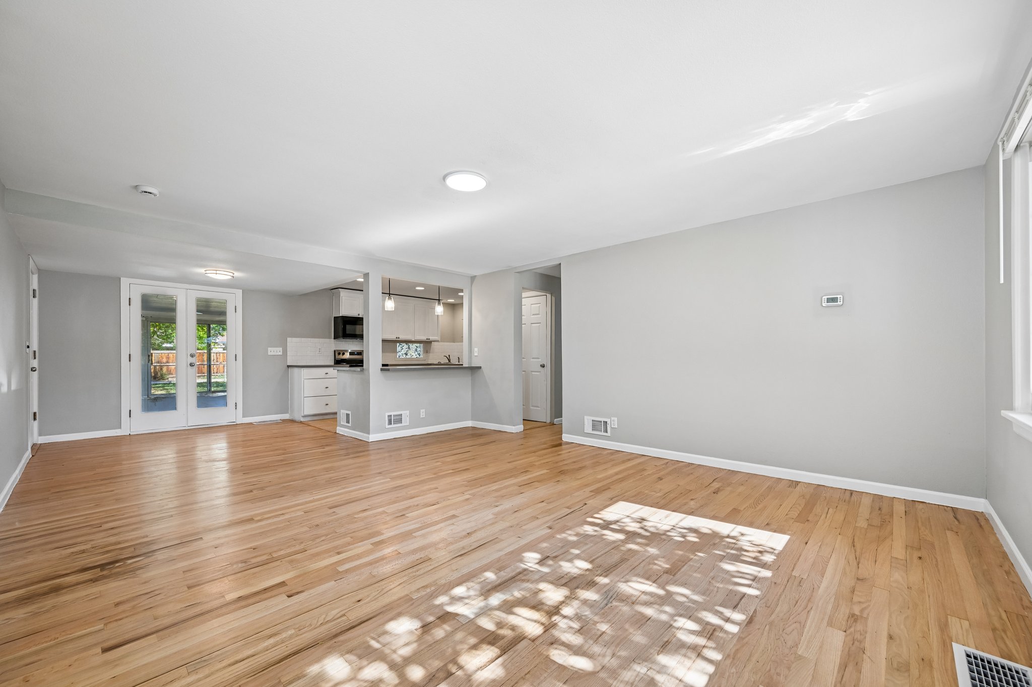 E 7th Ave-S1110-008.jpg