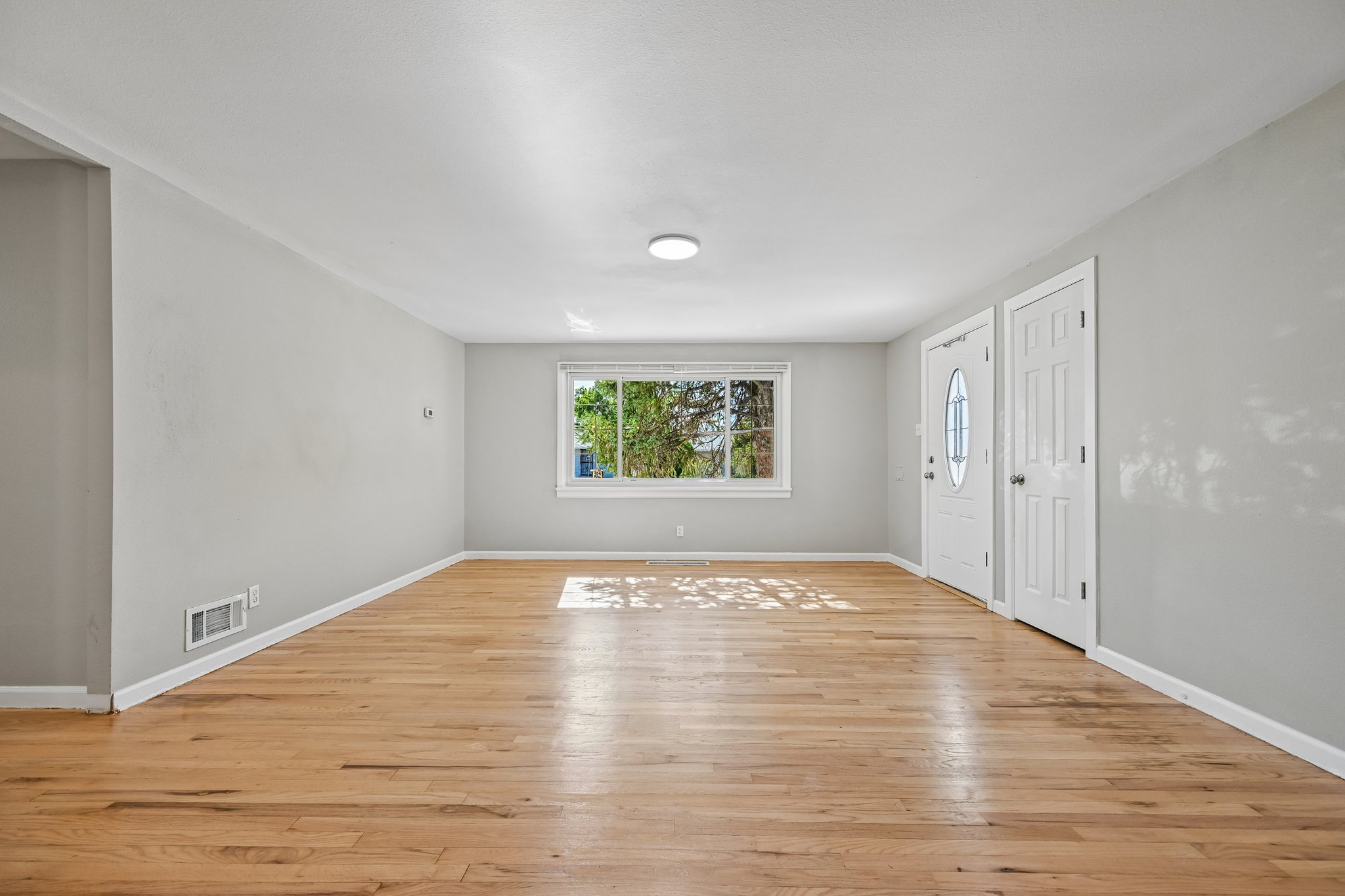 E 7th Ave-S1110-009.jpg