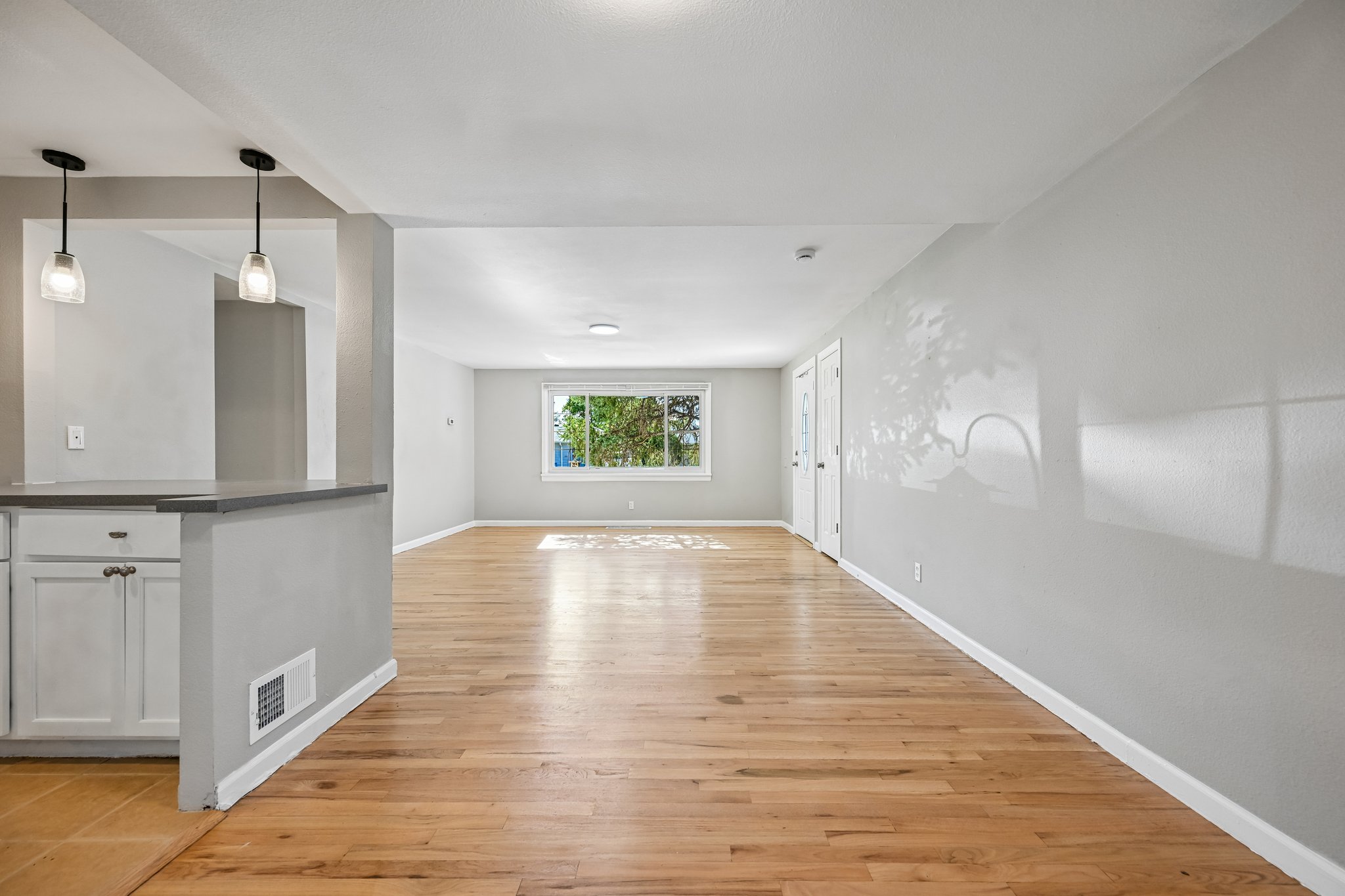 E 7th Ave-S1110-014.jpg