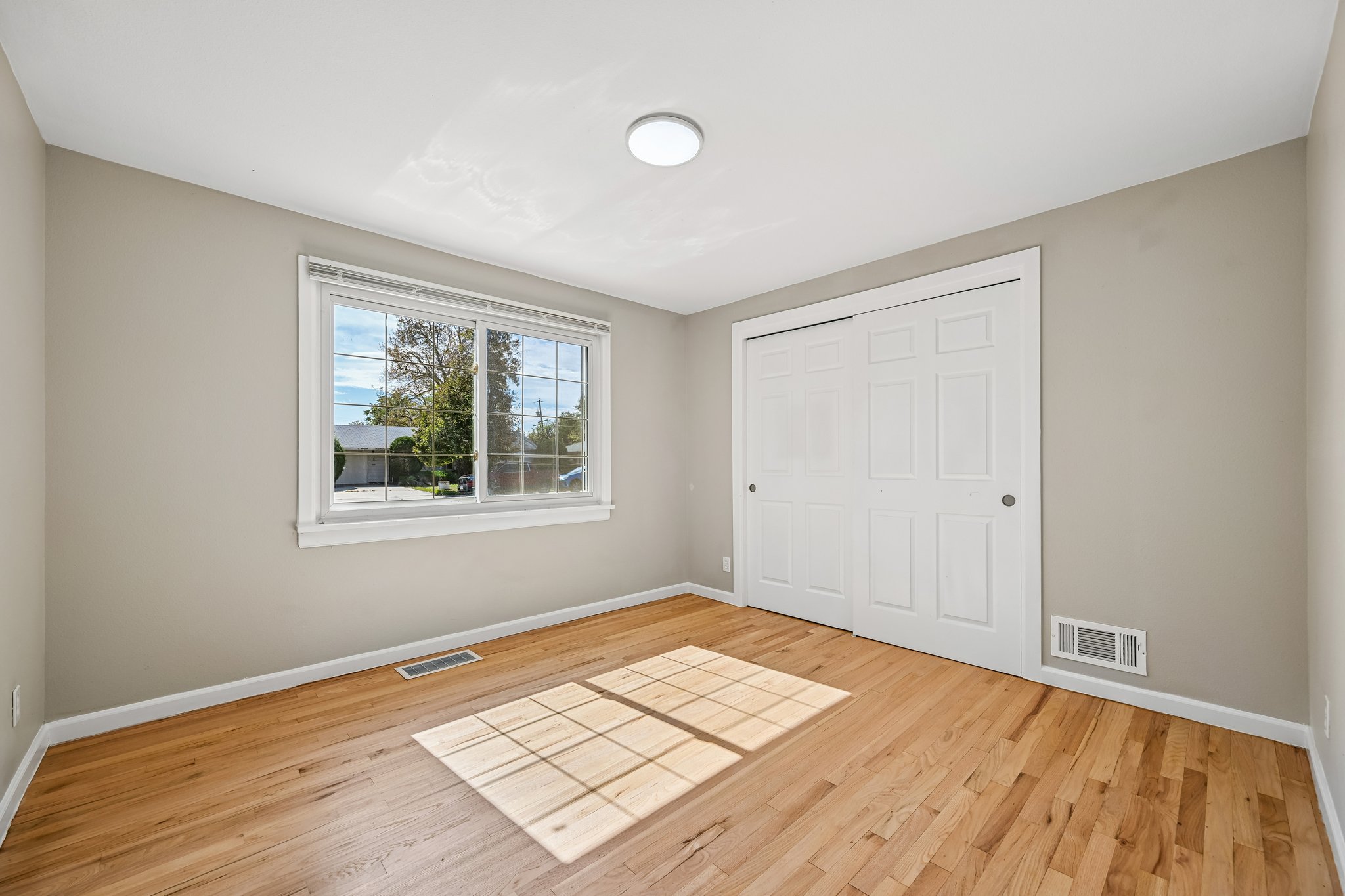 E 7th Ave-S1110-026.jpg