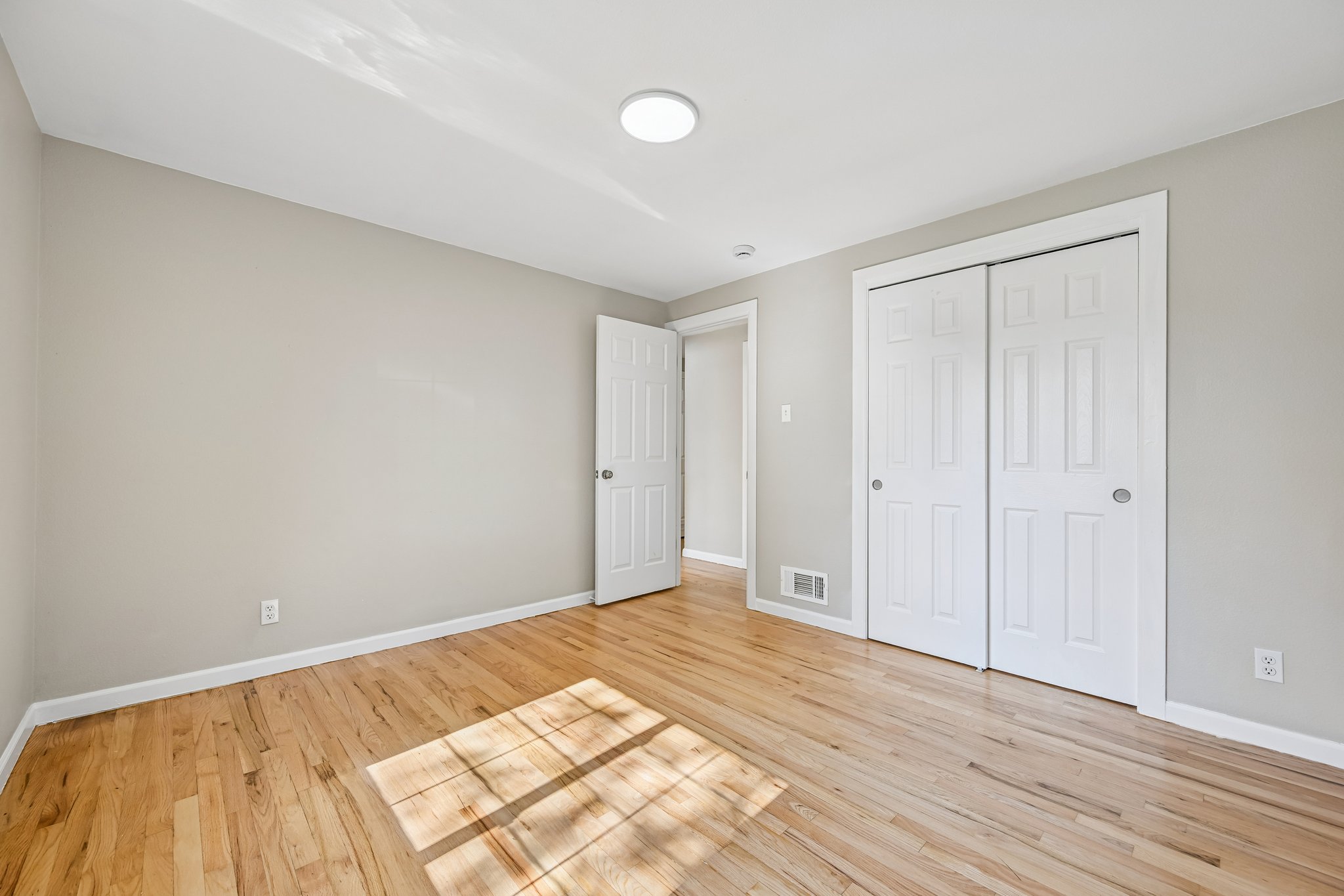 E 7th Ave-S1110-031.jpg