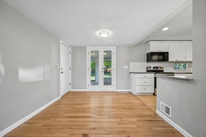 E 7th Ave-S1110-012.jpg