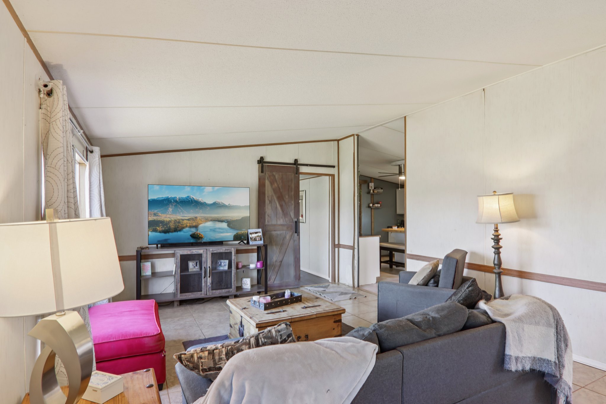 Colton Dr-S1811-010.jpg