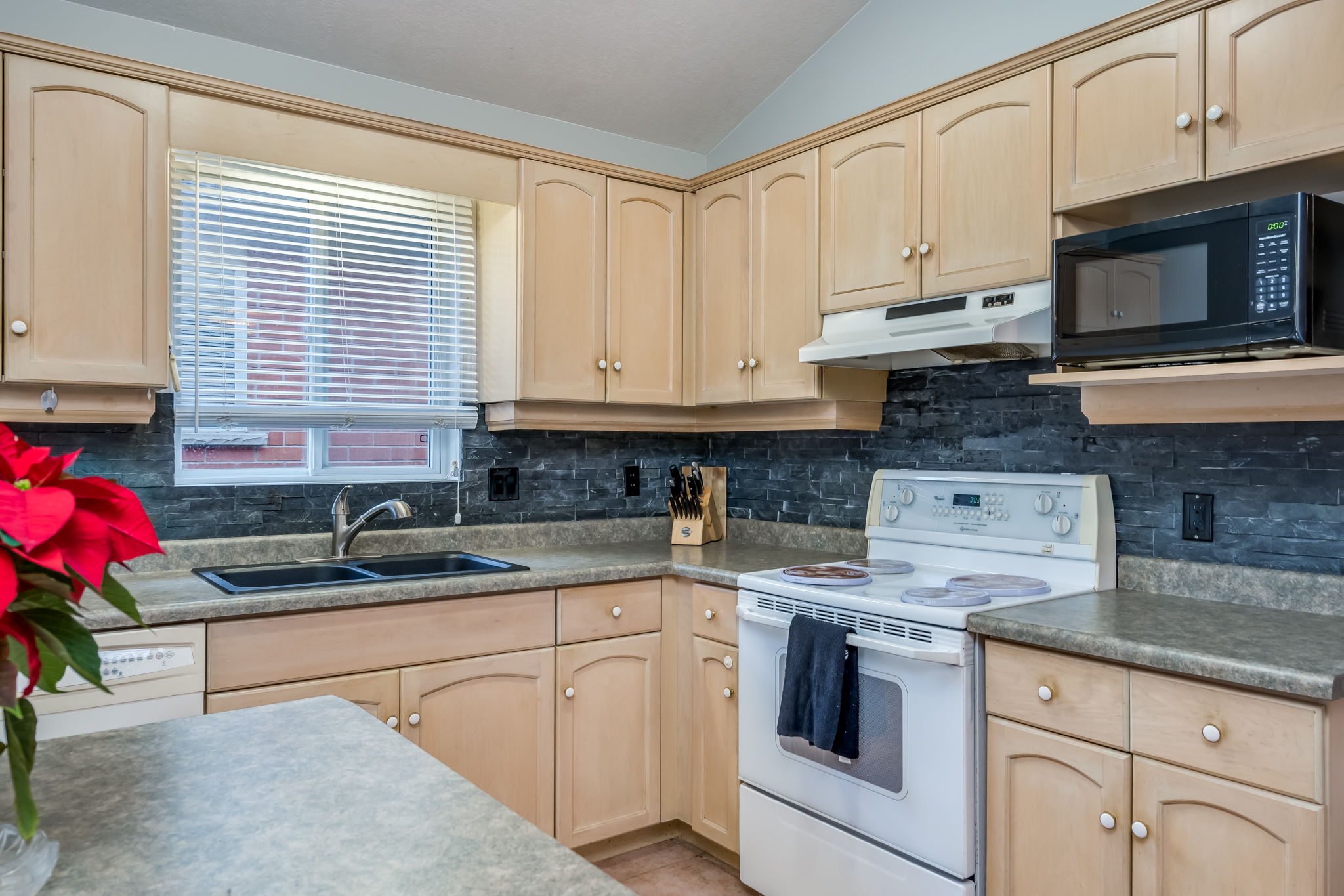  99 Glengarry Rd, Orangeville, ON L9W 5E4, US Photo 8