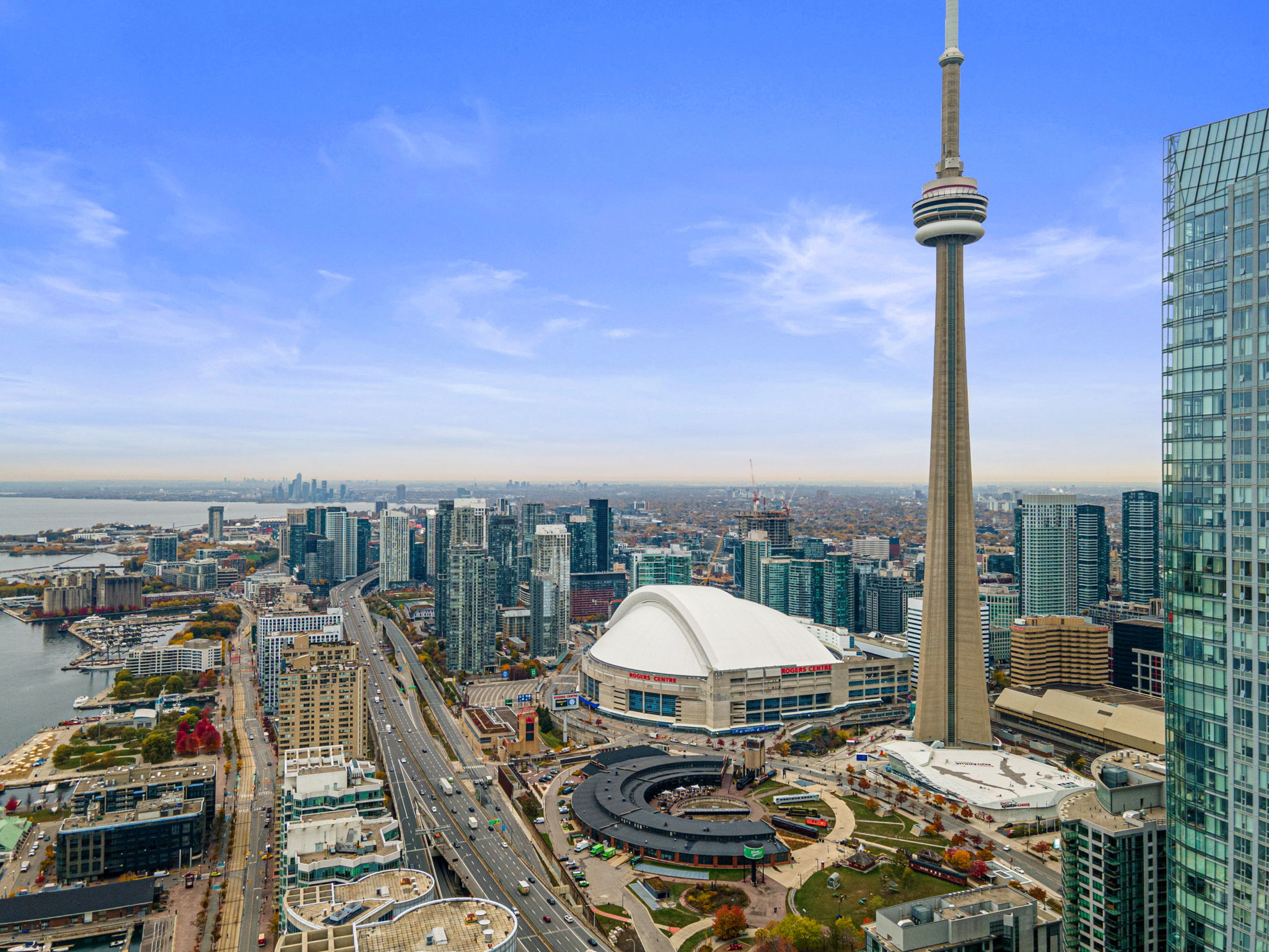 99 Harbour Square Unit 2508 Toronto, ON M5J 2H2