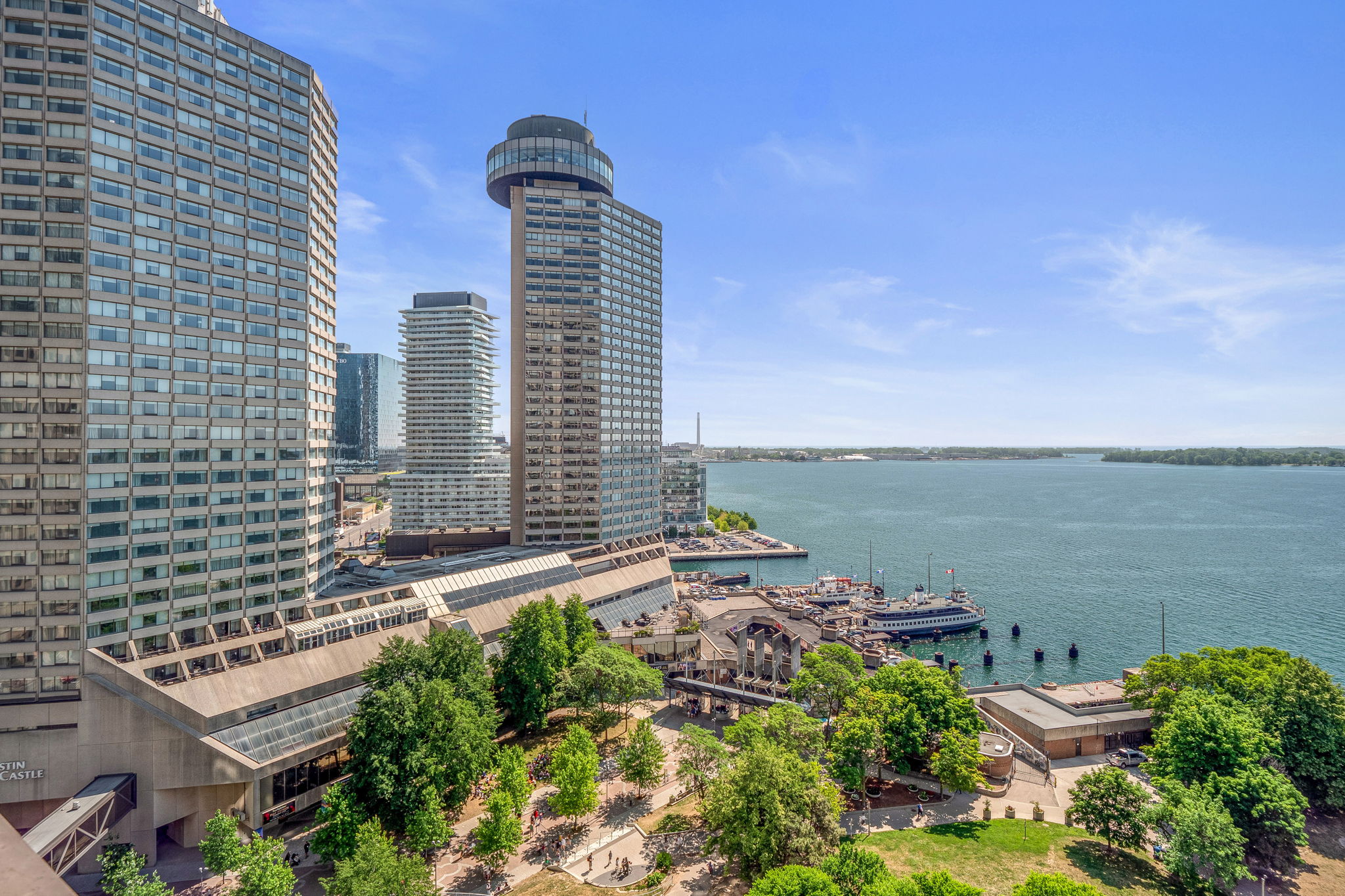 99 Harbour Square Unit 2508 Toronto, ON M5J 2H2