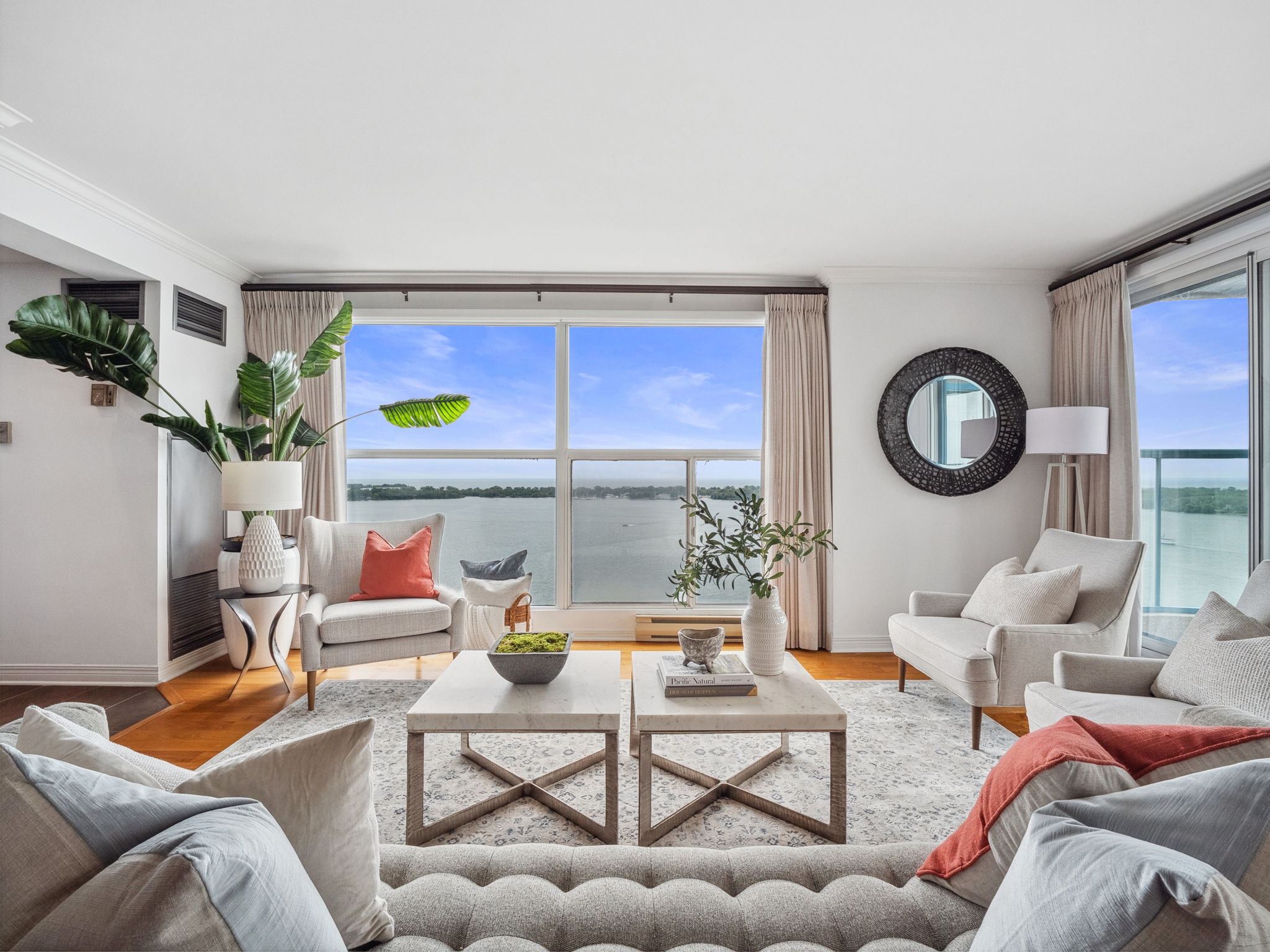 99 Harbour Square Unit 2508 Toronto, ON M5J 2H2