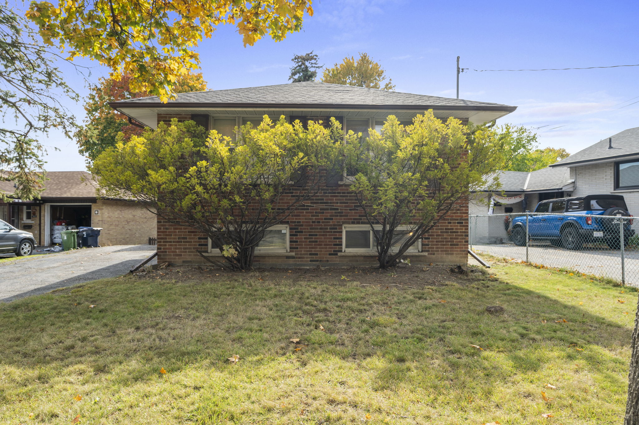 99 Jeffcoat Dr Toronto, ON M9W 3B9