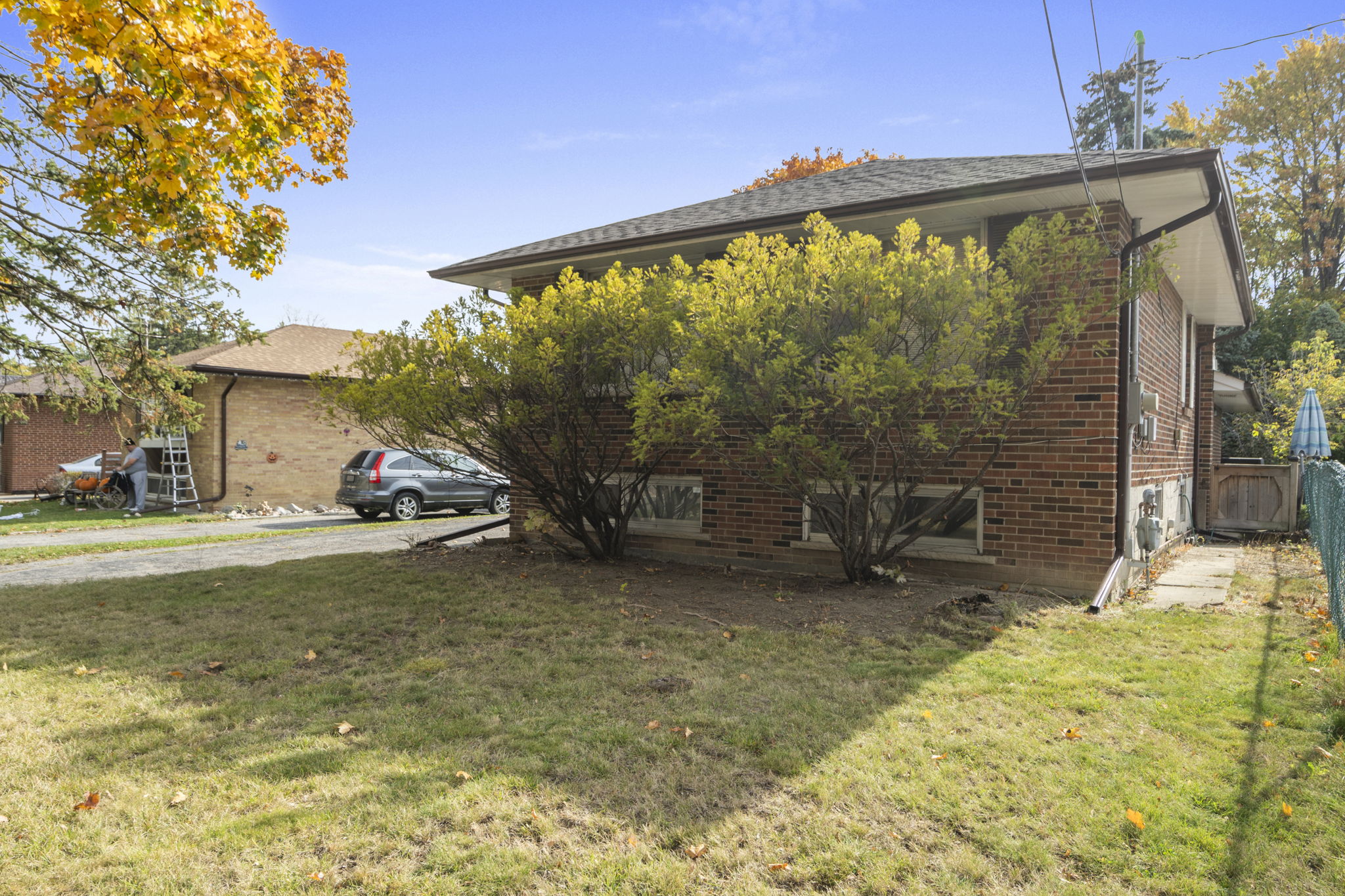 99 Jeffcoat Dr Toronto, ON M9W 3B9