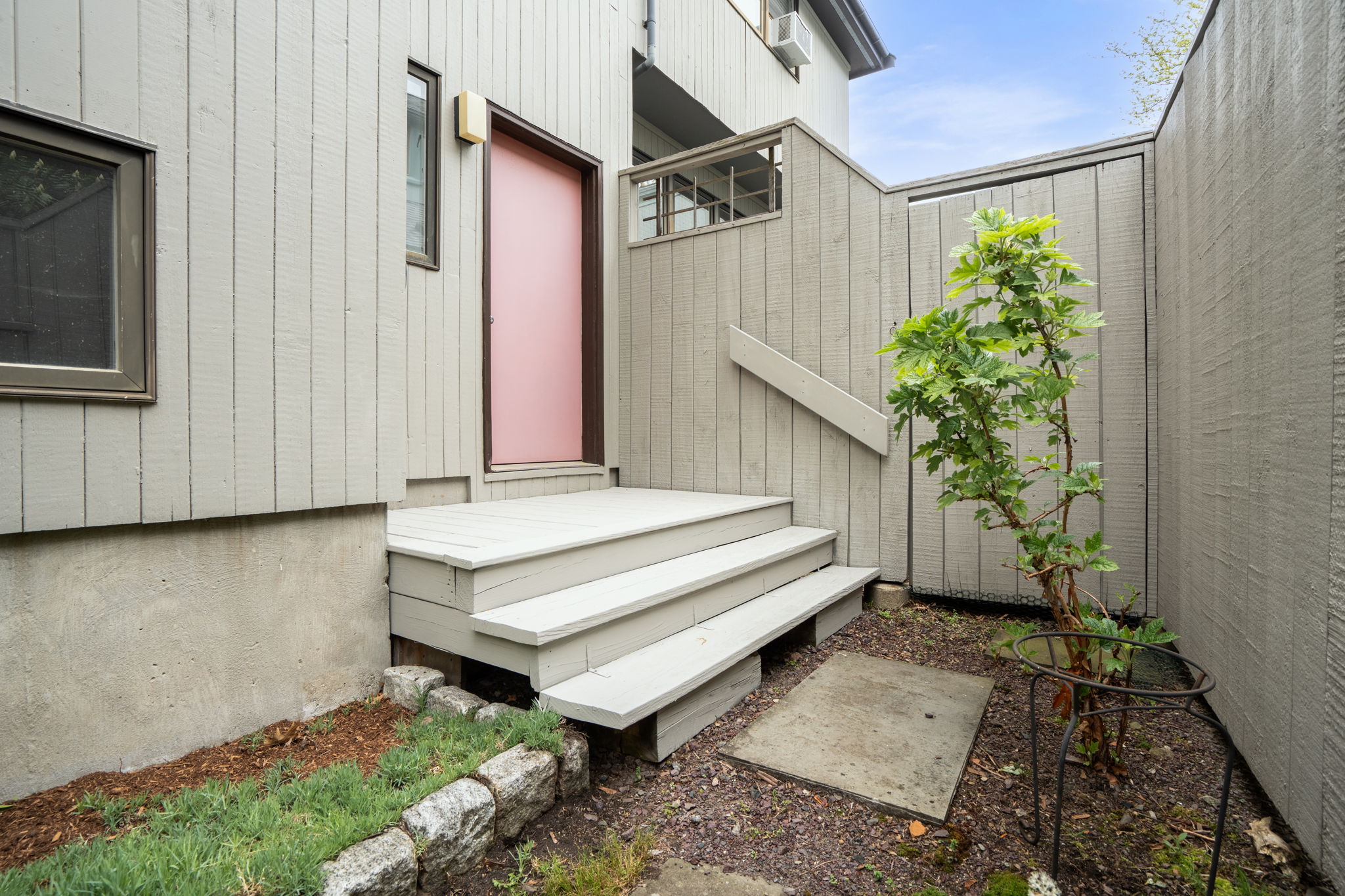 Exterior (1 of 4)