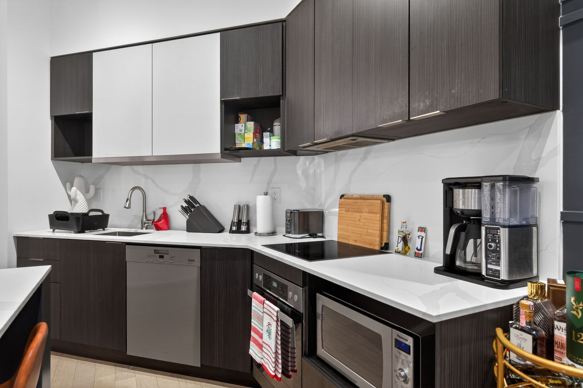 99 The Donway W 102 Toronto, ON M3C 0N8