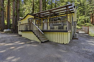 003_F8_990 Creek Dr