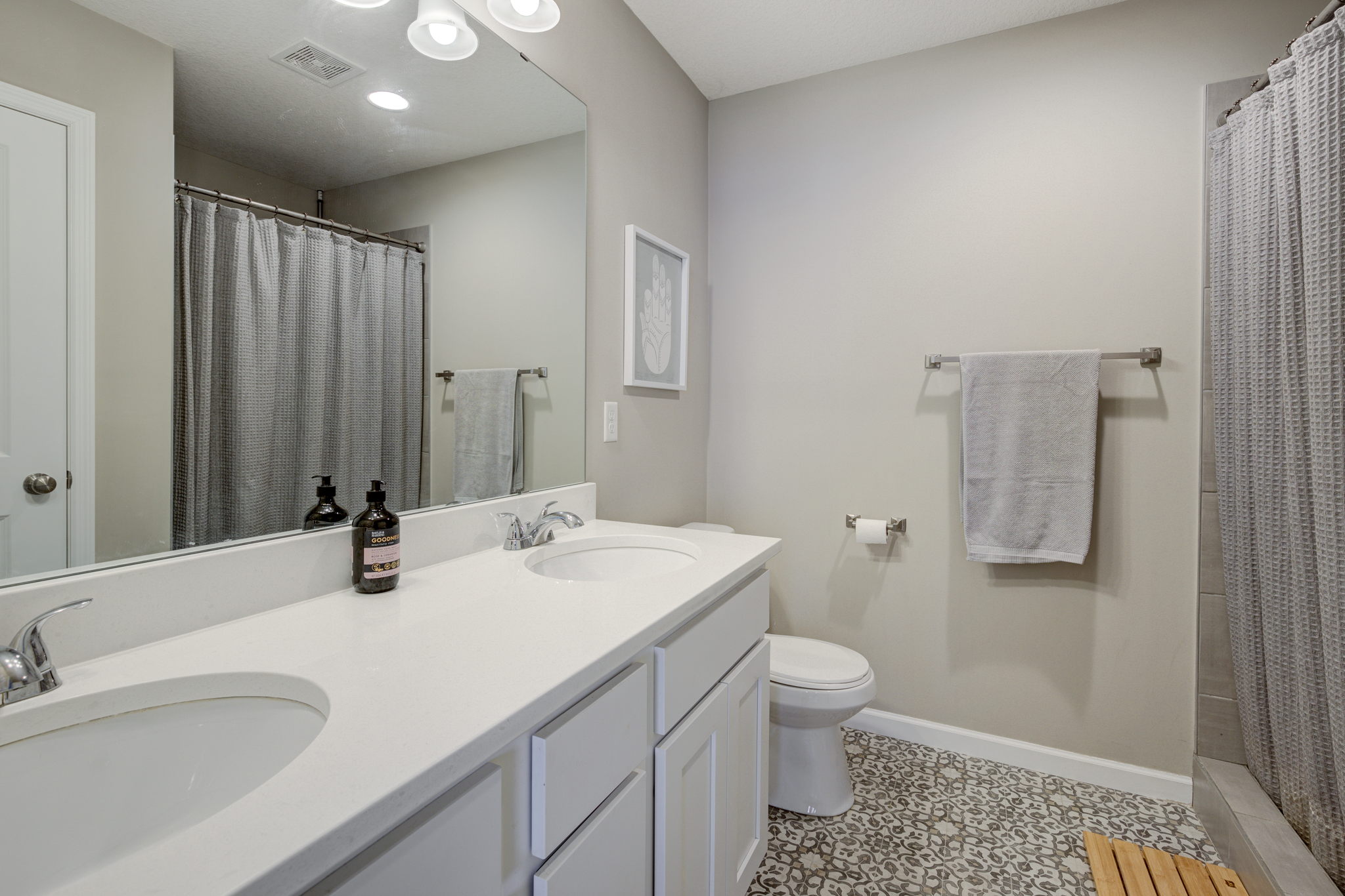 16 Master Bathroom