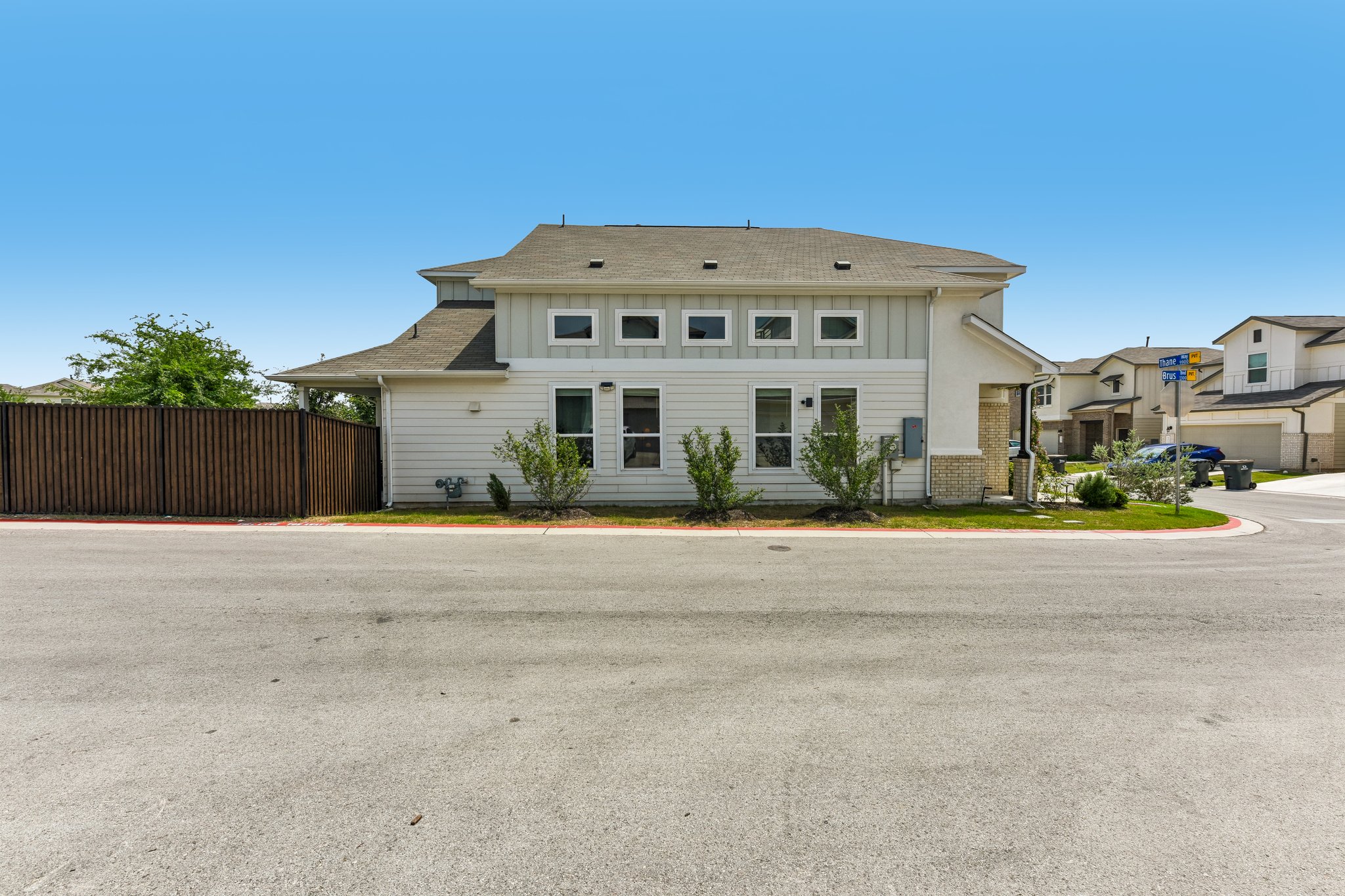Thane Way 91-S2804-004.jpg