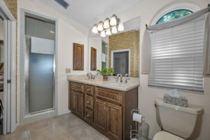 Primary Bathroom 1c