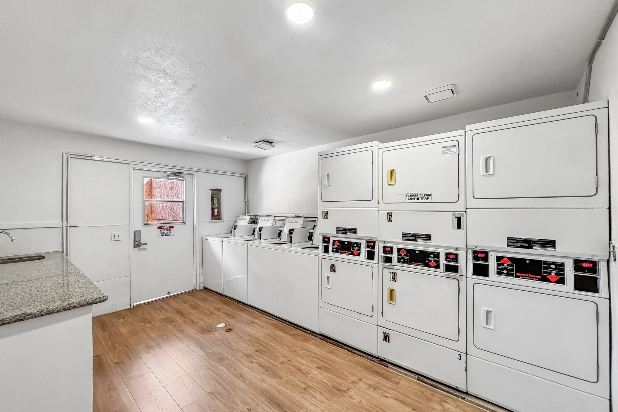 W Blaine St-1405-906