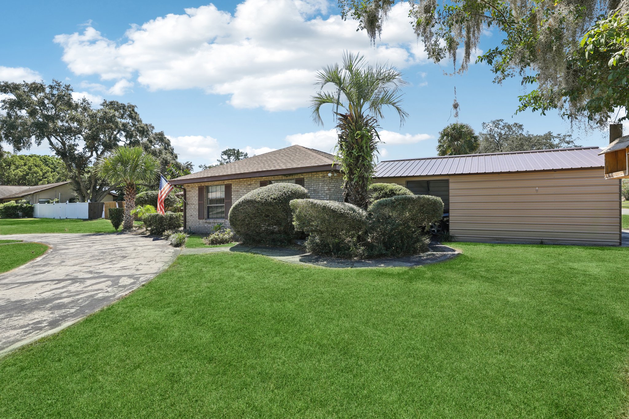 Canterbury Dr-L1609-008.jpg