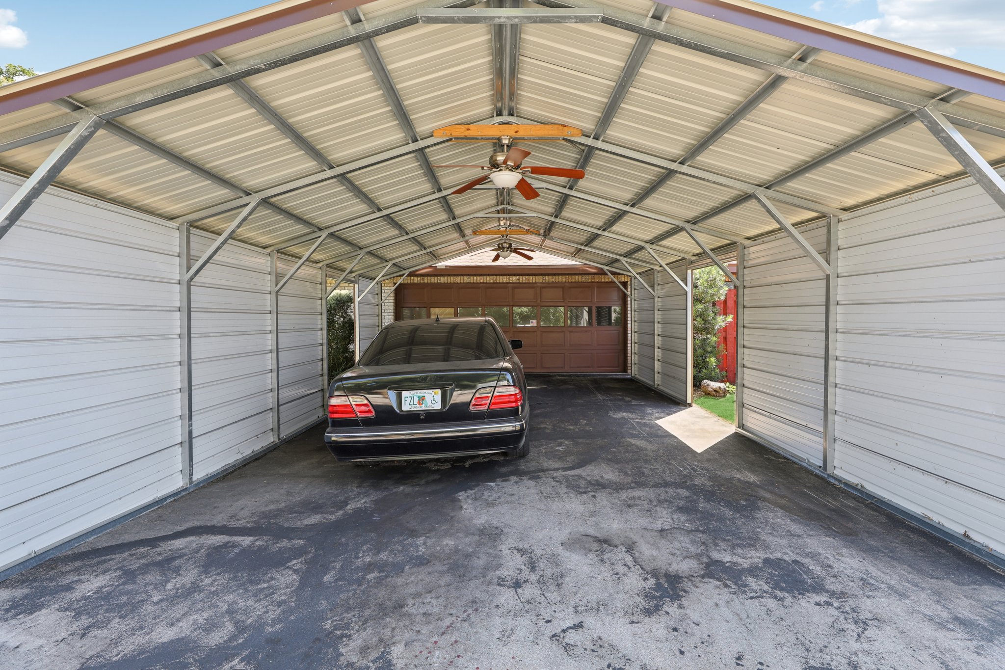 Canterbury Dr-L1609-011.jpg