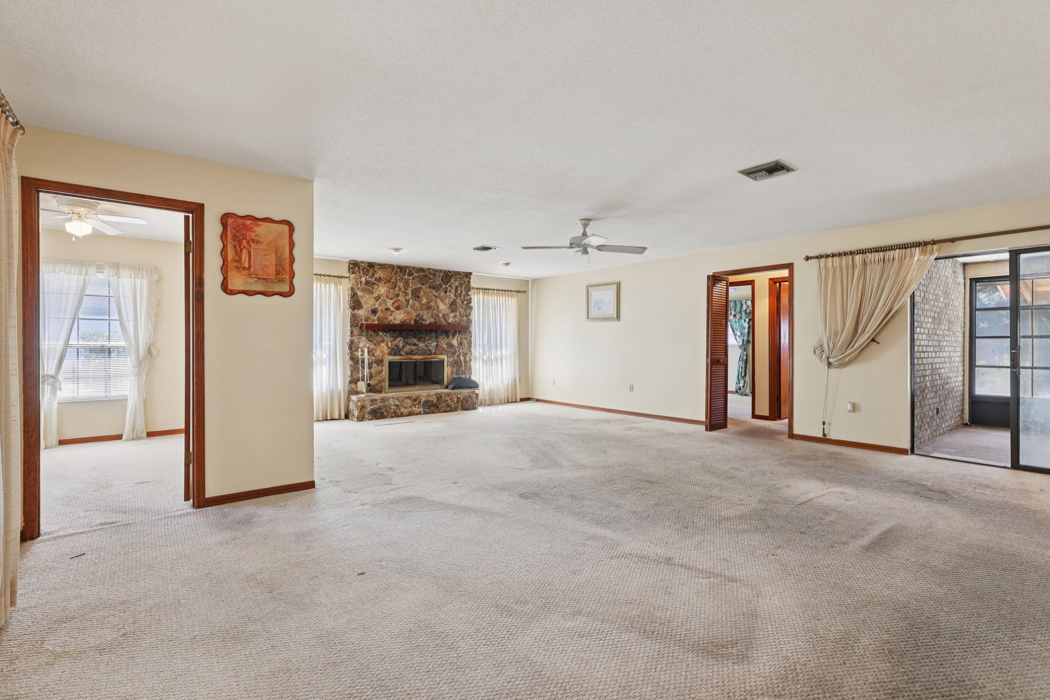 Canterbury Dr-L1609-013.jpg