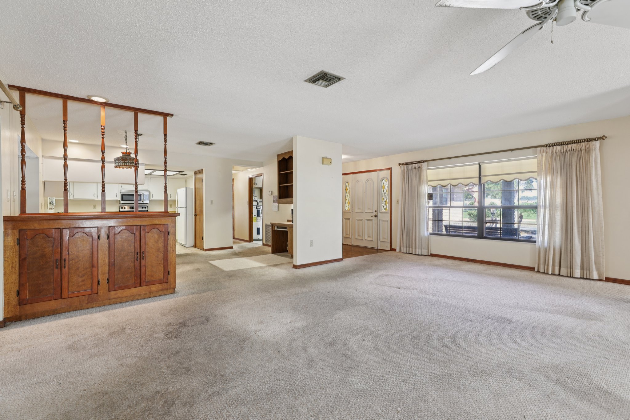 Canterbury Dr-L1609-015.jpg