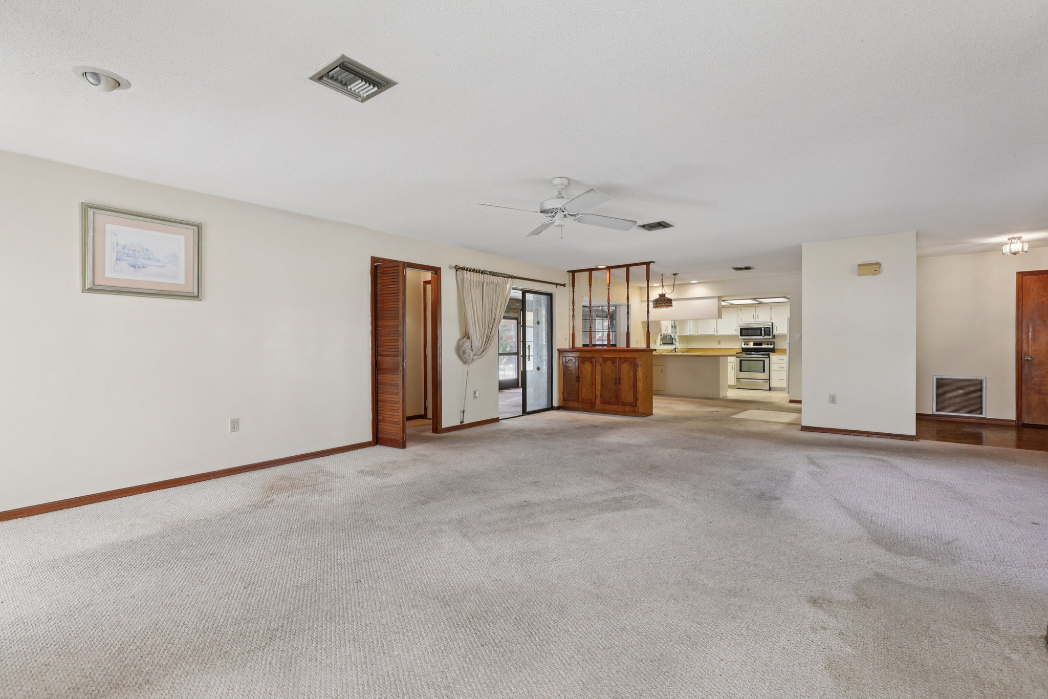 Canterbury Dr-L1609-017.jpg
