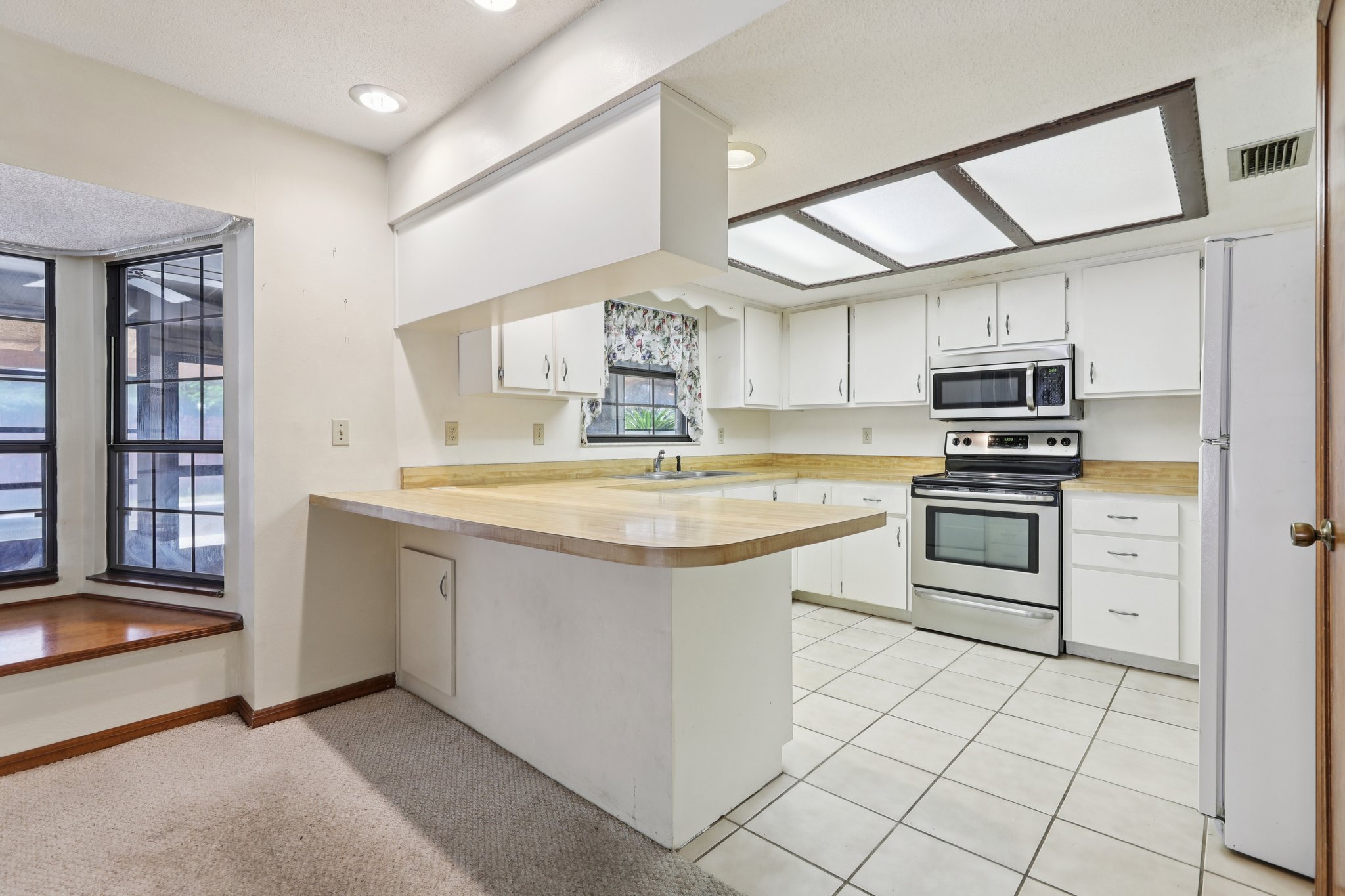 Canterbury Dr-L1609-022.jpg