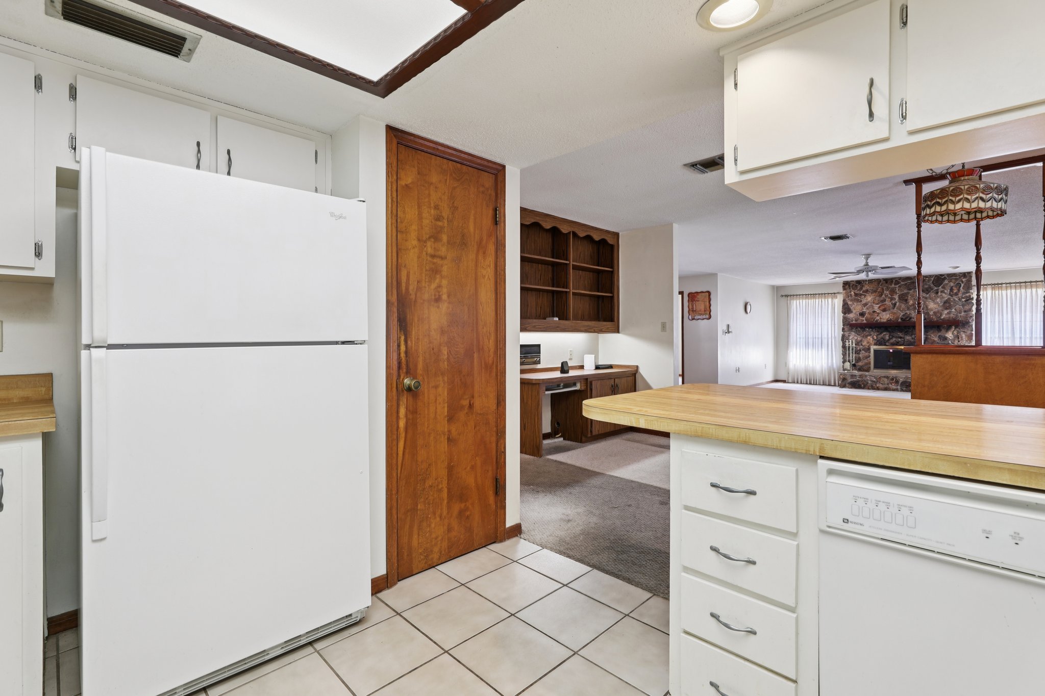 Canterbury Dr-L1609-024.jpg