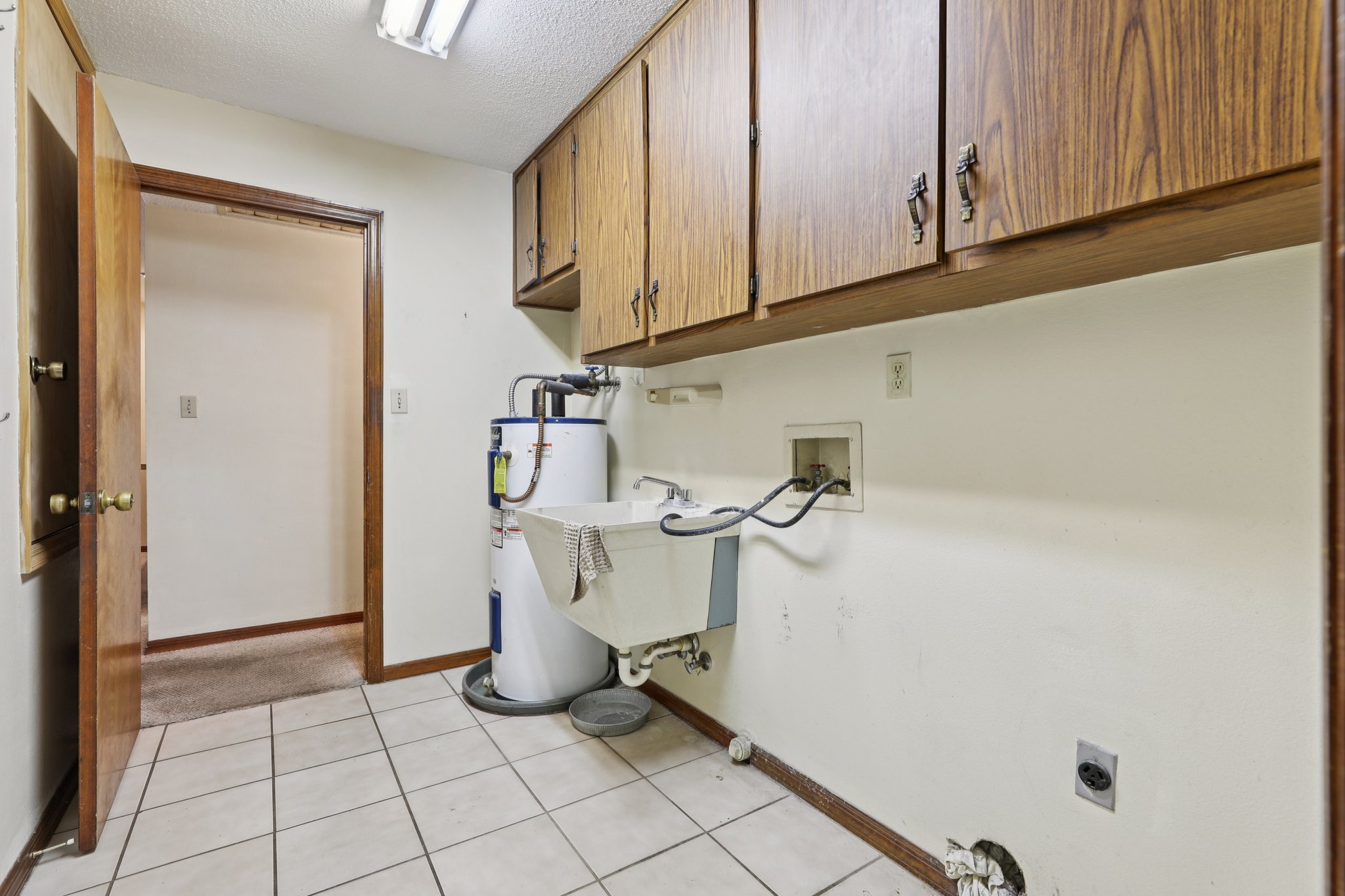 Canterbury Dr-L1609-027.jpg
