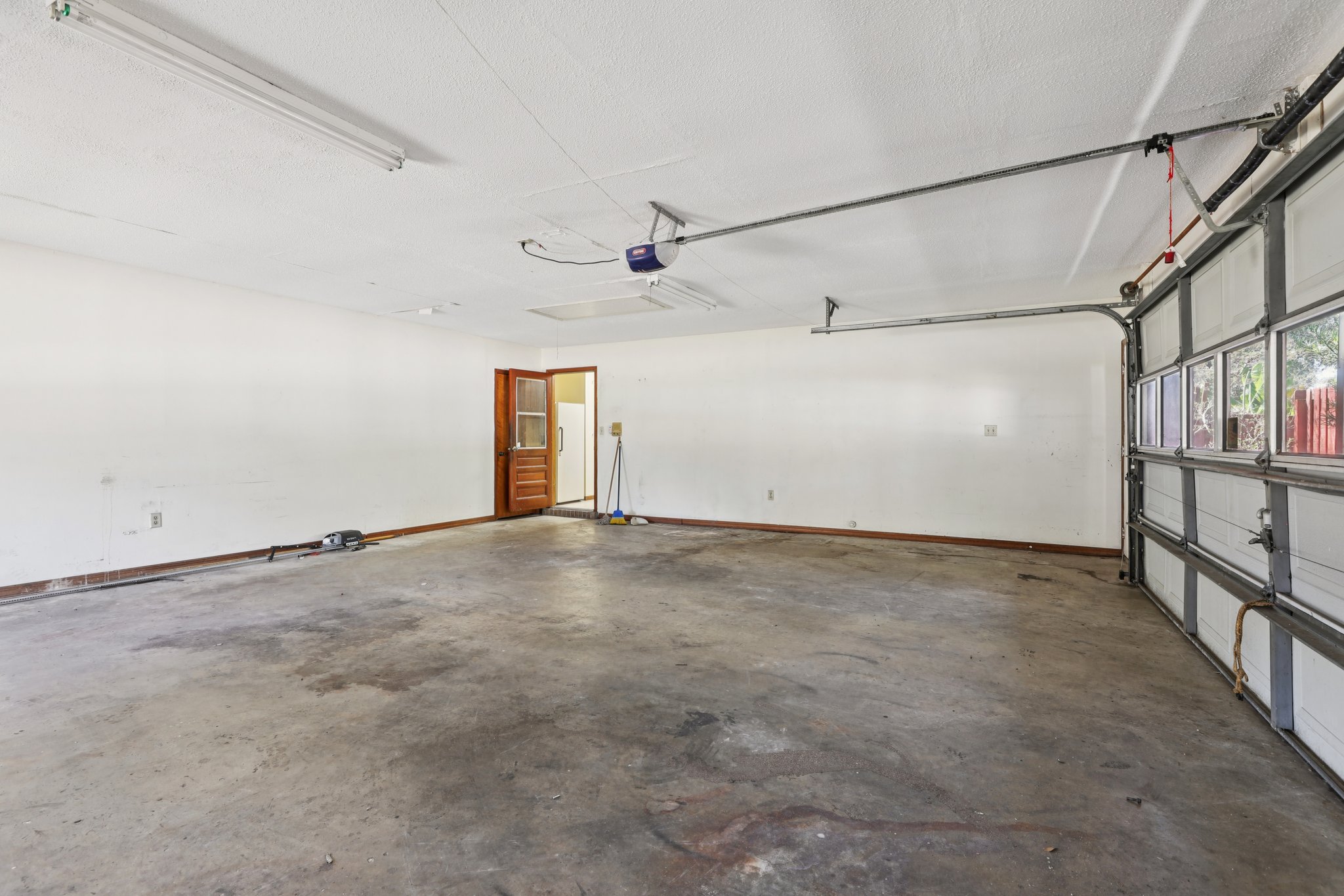 Canterbury Dr-L1609-029.jpg