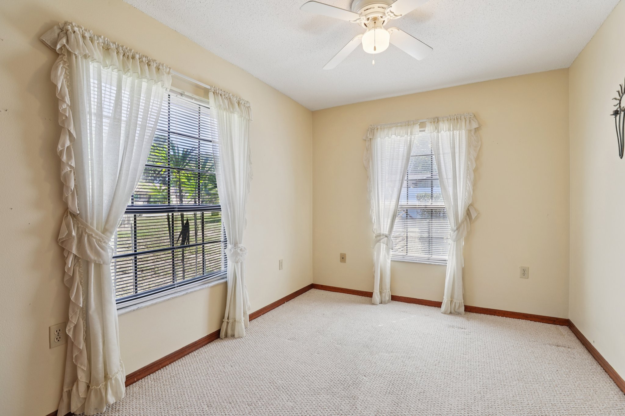 Canterbury Dr-L1609-042.jpg