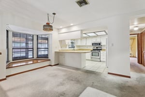 Canterbury Dr-L1609-020.jpg