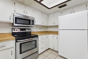 Canterbury Dr-L1609-025.jpg