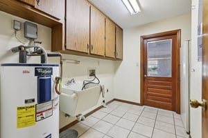 Canterbury Dr-L1609-026.jpg