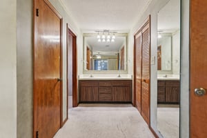 Canterbury Dr-L1609-032.jpg