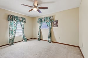 Canterbury Dr-L1609-038.jpg