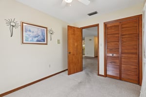 Canterbury Dr-L1609-043.jpg