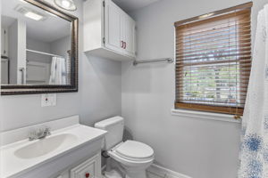 Garage Studio Apartment Bathroom