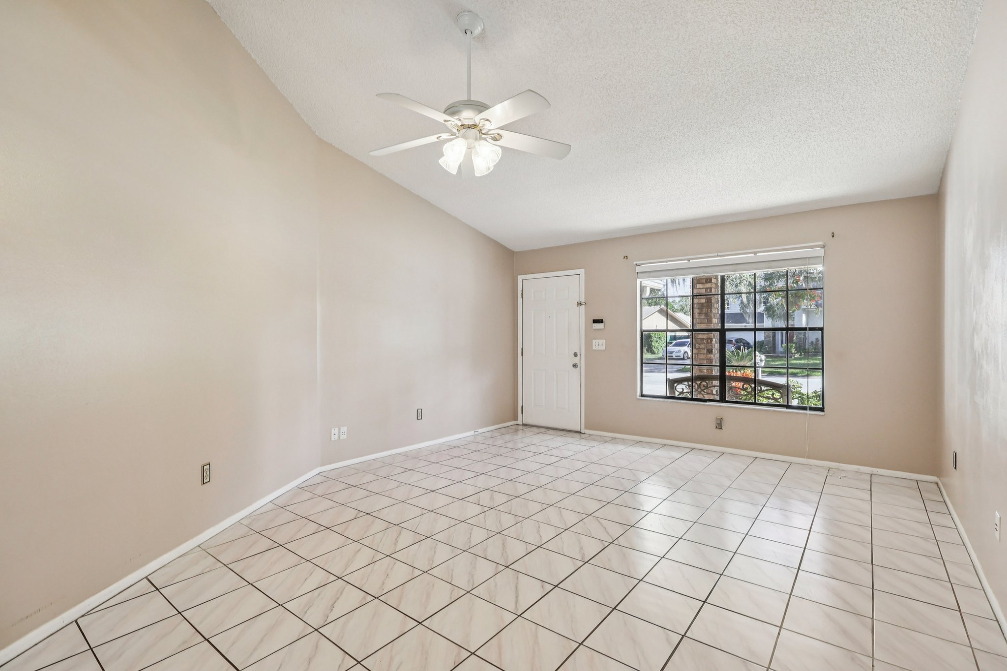 Chesham Dr-S1710-009.jpg