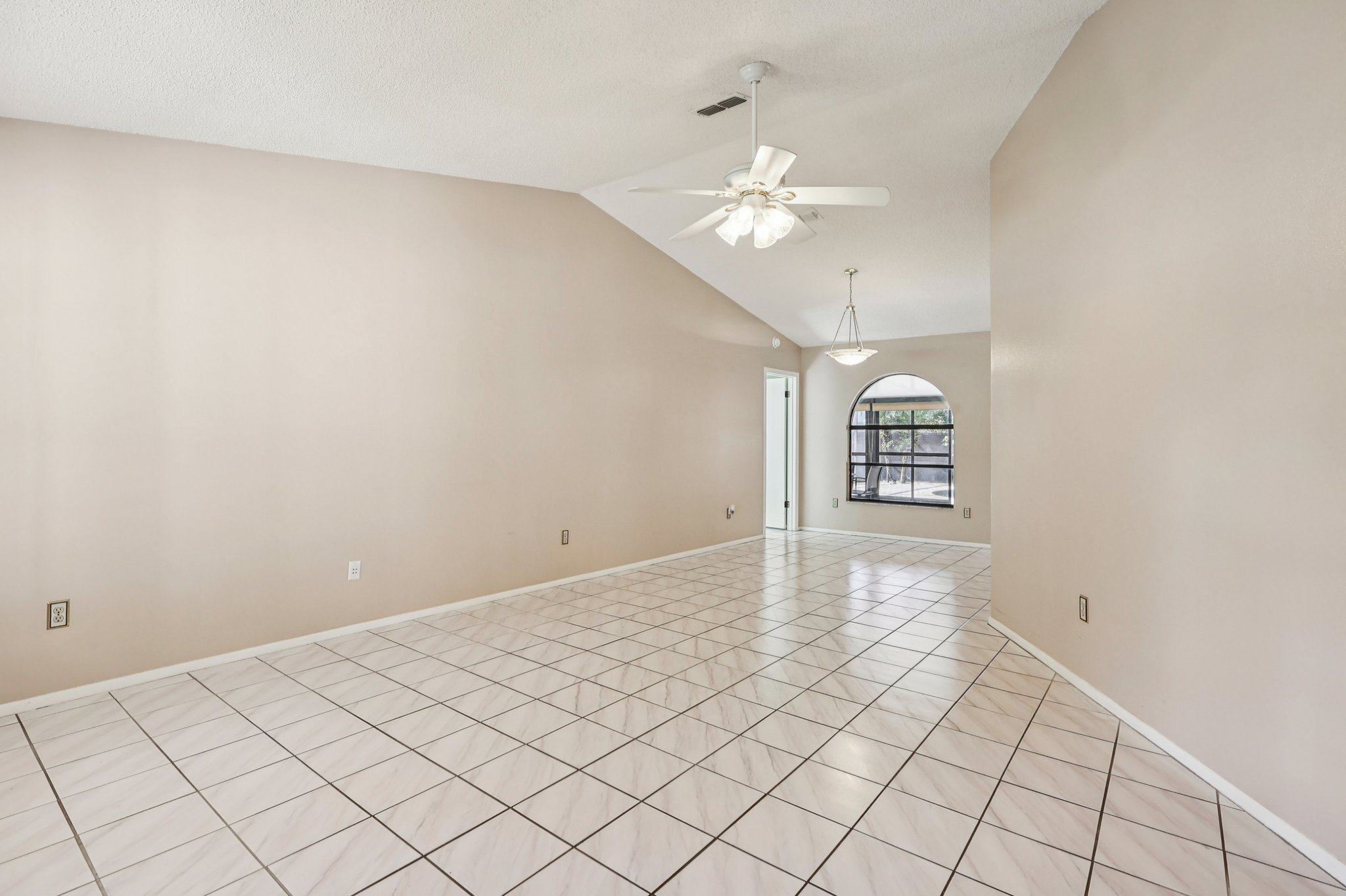 Chesham Dr-S1710-010.jpg