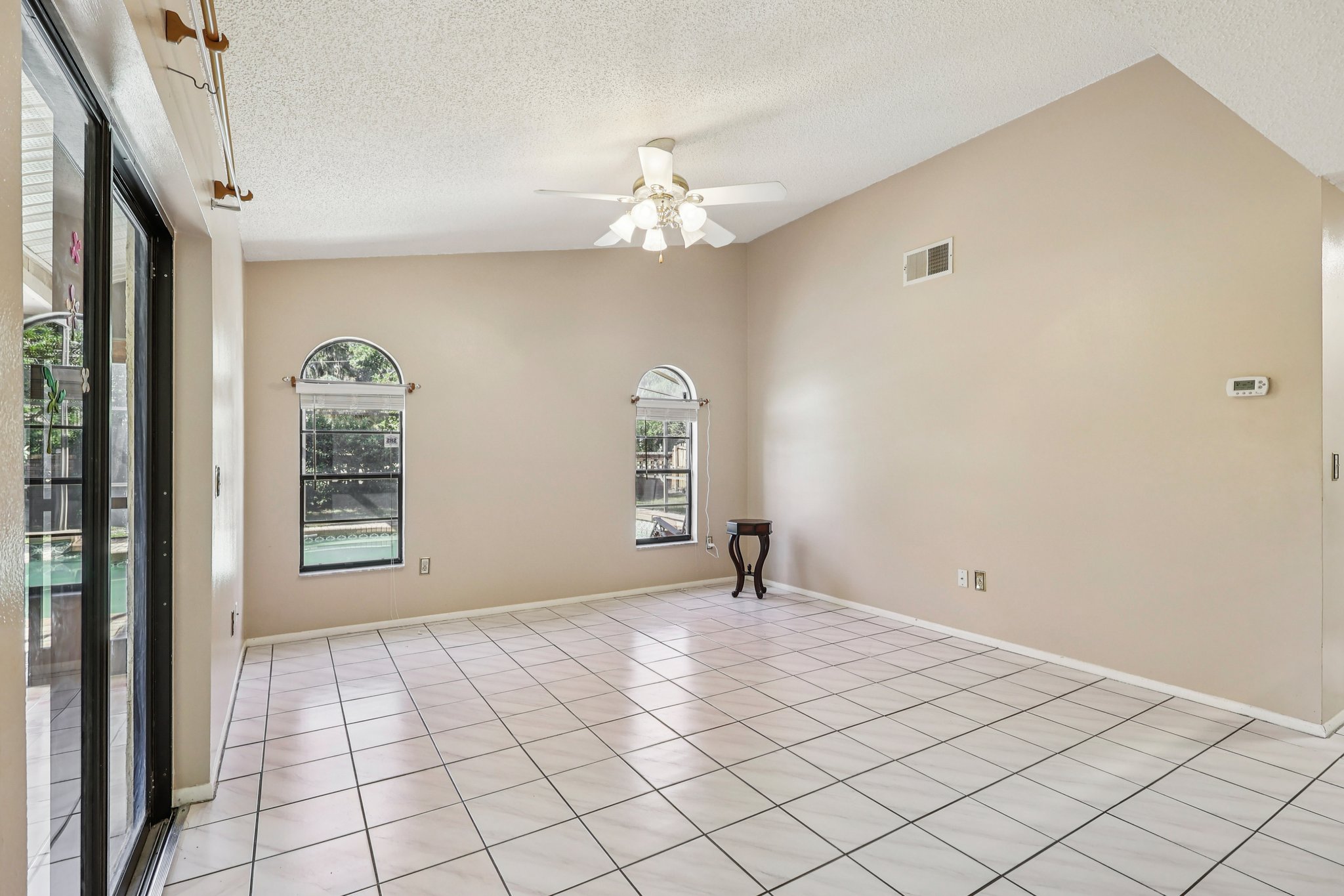 Chesham Dr-S1710-014.jpg