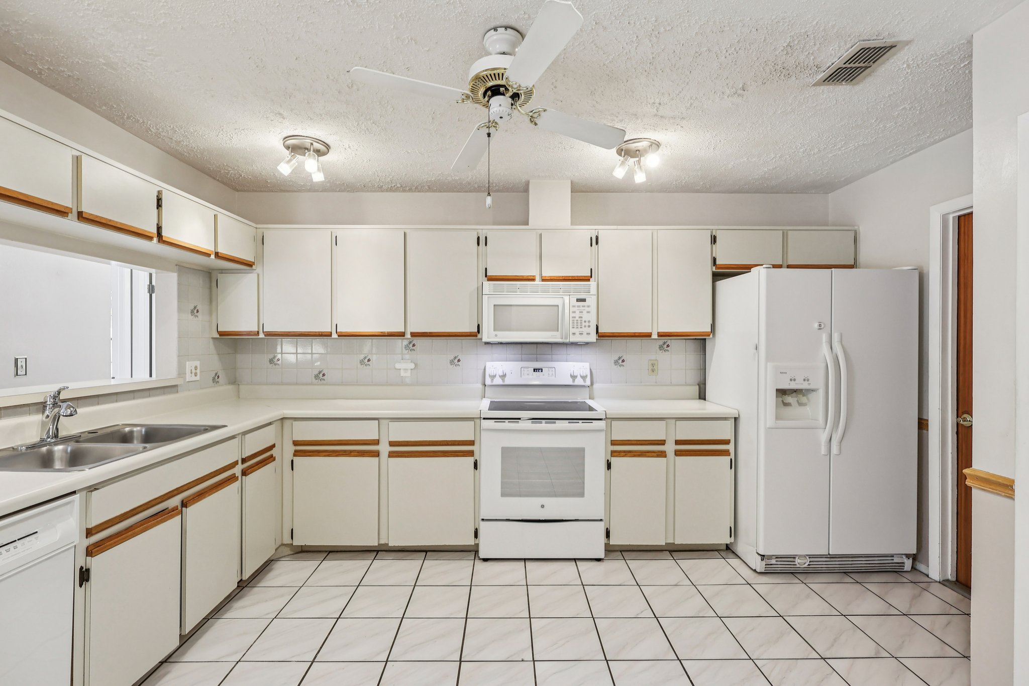 Chesham Dr-S1710-019.jpg