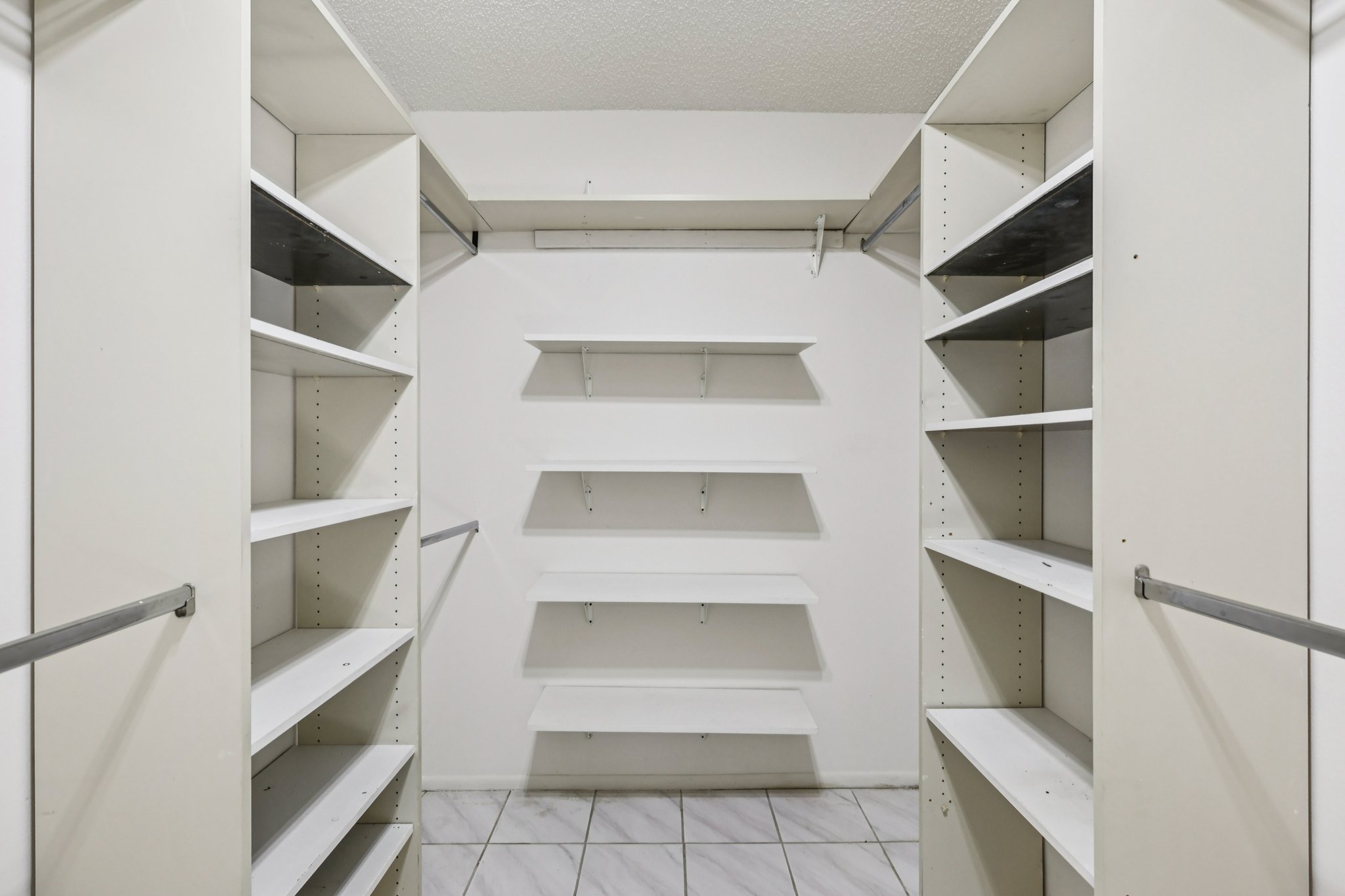 Chesham Dr-S1710-029.jpg